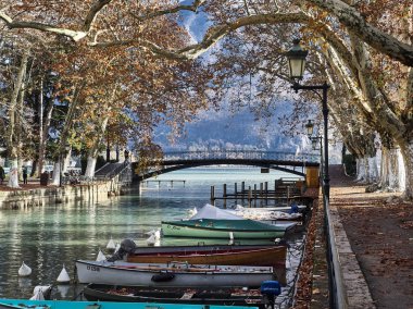 Annecy, Fransa - 07 Aralık 2018 - Bri kanalı çekilmiştir