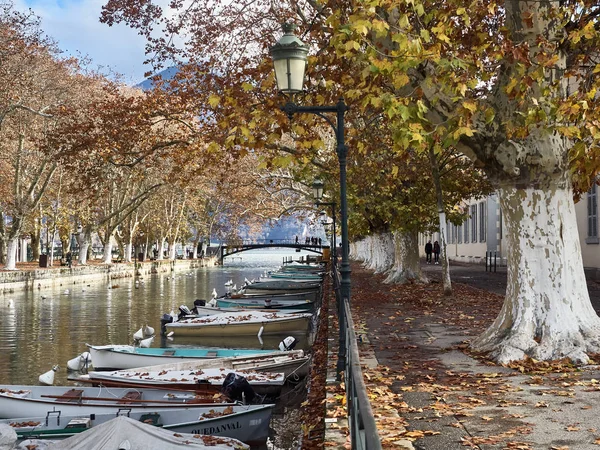 Annecy, Francia - 07 dicembre 2018 - Girato il canale che bri — Foto Stock