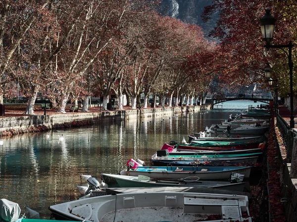 Annecy, Francia - 07 dicembre 2018 - Girato il canale che bri — Foto Stock