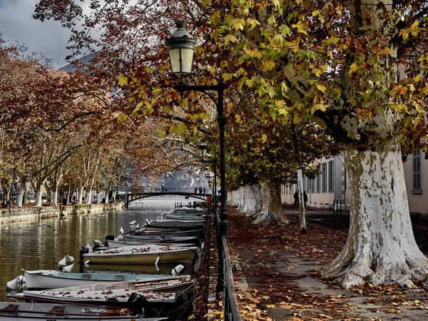 Annecy, Francia - 07 dicembre 2018 - Girato il canale che bri — Foto Stock