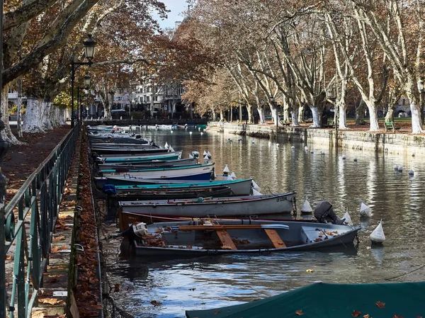 Annecy, Francia - 07 dicembre 2018 - Girato il canale che bri — Foto Stock