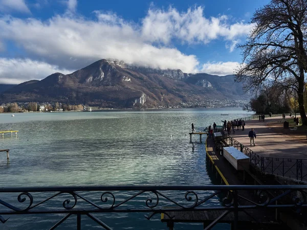 Annecy, France - 07 décembre 2018 : Tournage du lac d'Annecy a — Photo