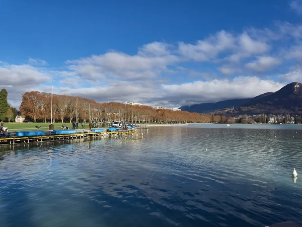 Annecy, France - 07 décembre 2018 : Tournage du lac d'Annecy a — Photo