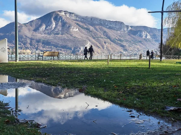 Annecy, Frankrike - 7 december 2018: Skott av Jardins de l 'Eur — Stockfoto