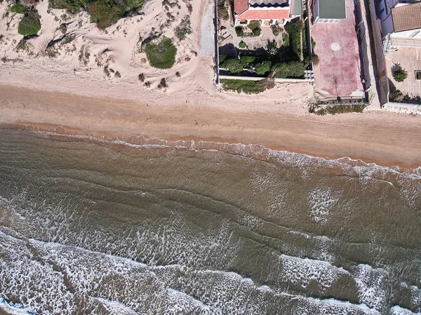 Vista aérea da Praia Granelli, um lugar à beira-mar na Sicília — Fotografia de Stock
