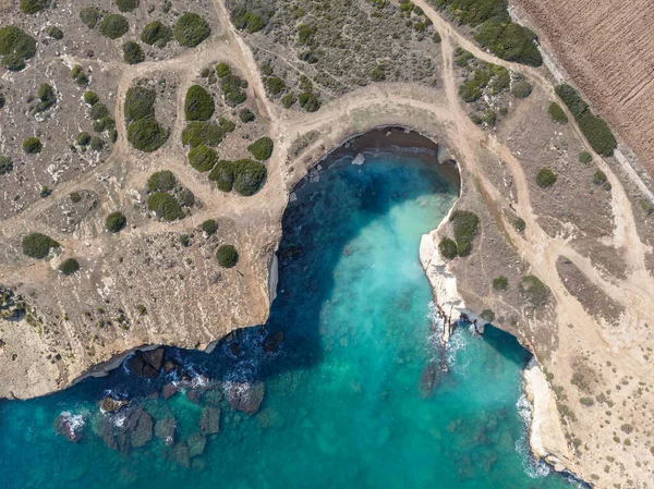 シチリア島南部のシラキュース近郊の天然海洋保護区 プレミリオの海岸線をご覧ください 撮影は晴れた日に行われます — ストック写真