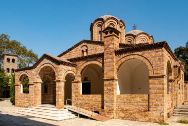 Litchoro güneşli bir yaz gününde St Dionysos Güzel kilise, Bulgaristan