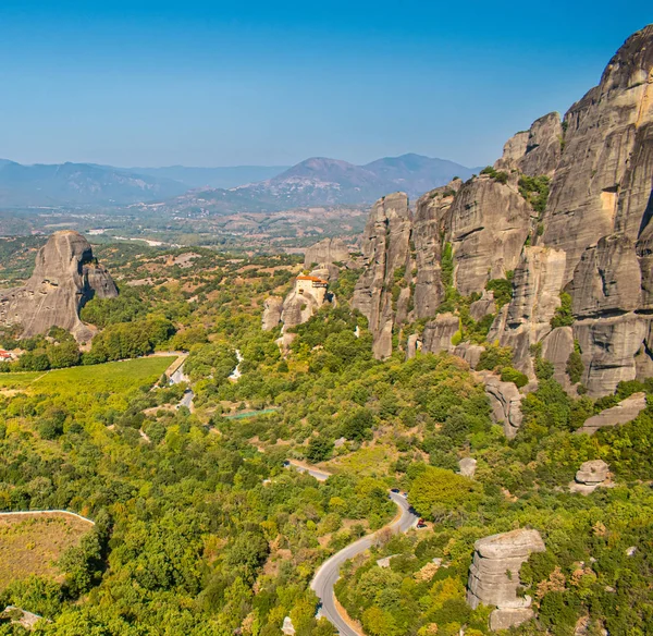 Монастир Метеора Греція Вражаючий Панорамний Ландшафт Вид Гори Зелений Ліс — стокове фото