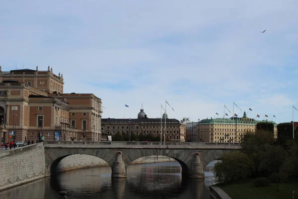 Bro Och Byggnader Stockholm Sverige — Stockfoto