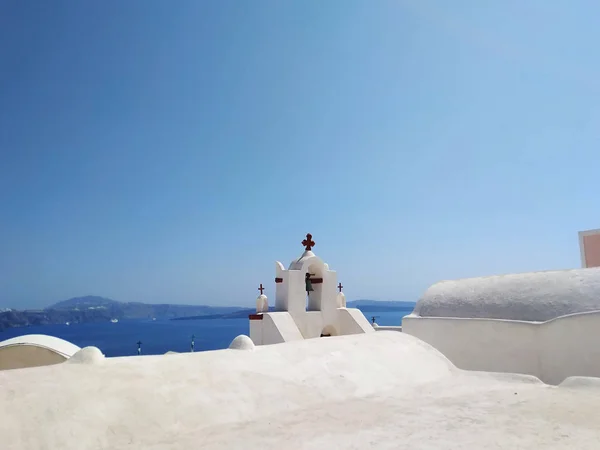 White Church Blue Sea Background Oia Santorini Greece — Zdjęcie stockowe