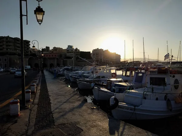 Ταξίδι Για Διακοπές Στην Κρήτη Ελλάδα Καλοκαίρι Λιμάνι Προβλήτα — Φωτογραφία Αρχείου