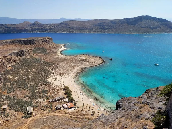 Греческом Крите Обстреляли Пляж Голубыми Водами — стоковое фото