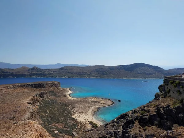 Греческом Крите Обстреляли Пляж Голубыми Водами — стоковое фото