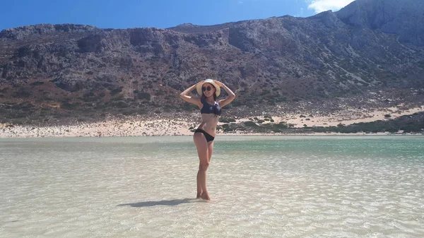 Piękna Kobieta Bikini Plaży Balos Kreta Grecja — Zdjęcie stockowe