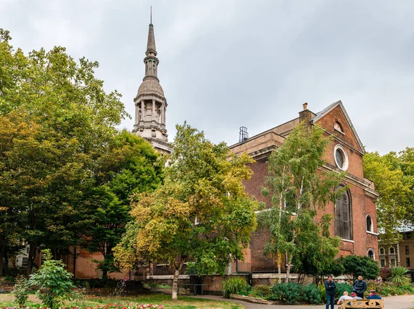 Londra / Uk - 20 Eylül 2018: St. Leonard Kilisesi, Shoreditch. Mevcut bina 1740 yılından kalma ve Shoreditch antik kilise..