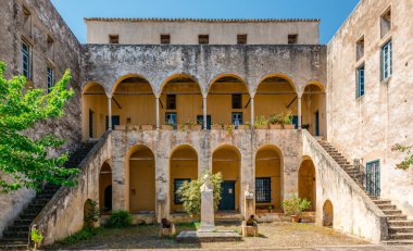 Spetses / Yunanistan - 28 Nisan 2018: 1798 'de inşa edilen Chatzigiannis-Mexico malikanesinde bulunan Spetses Müzesi.