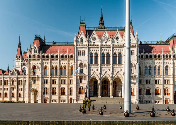 Vista Del Edificio Histórico Los Turistas Caminando Durante Día Concepto — Foto de Stock