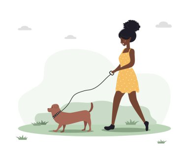 Genç Afrikalı bir kadın köpekle ormanda yürüyor. Sarı elbiseli mutlu kızı dachshund ya da kaniş ile hayal et. Düz biçimli vektör illüstrasyonu.
