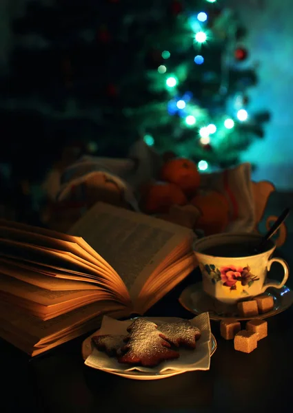 Una Taza Libro Abierto Por Noche — Foto de Stock