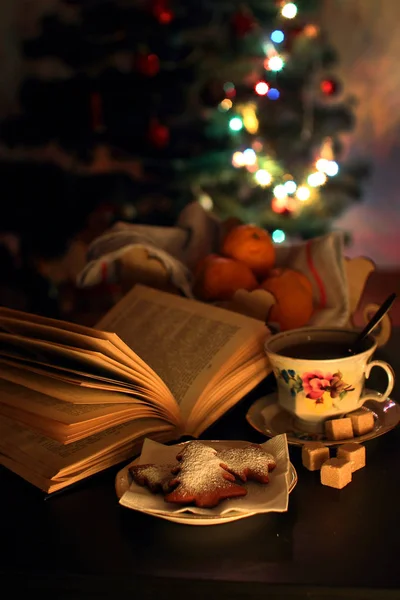 Una Taza Libro Abierto Por Noche — Foto de Stock