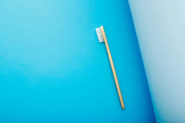 Dental care with eco friendly bamboo toothbrush on blue background top view. Zero waste and plastic free concept. — Stock Photo, Image