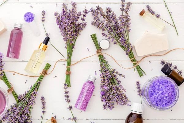 Σετ Καλλυντικής Ομορφιάς Λεβάντα Φαρμακεία Προϊόντα Μπάνιου Και Άνθη Λεβάντας — Φωτογραφία Αρχείου