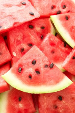 Taze kırmızı karpuz dilimleri, arka plan olarak, taze yaz meyvesi. Yakın çekim..