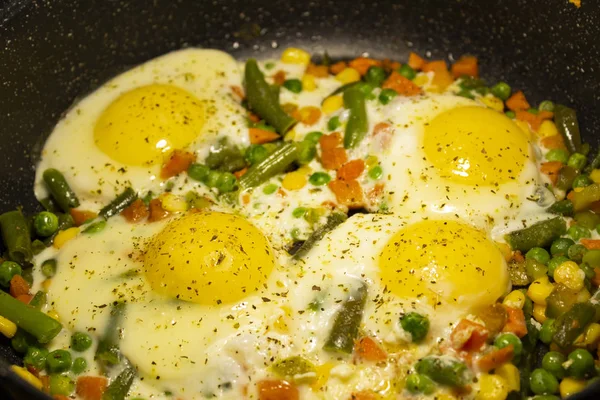 Vegetables fried in eggs with Basil and coriander, nutrition of