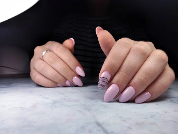 Soft pink manicure with a geometric design of a spiderweb — Stock Photo, Image