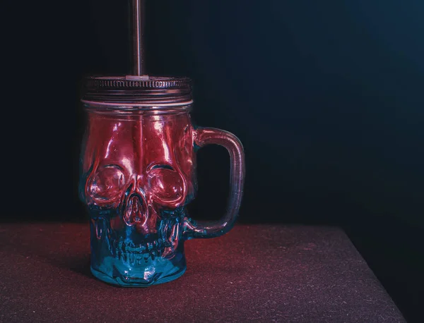 Glasbecher Form Eines Totenkopfes Für Heiligenfeste Gruselig Transparente Tasse Aus — Stockfoto