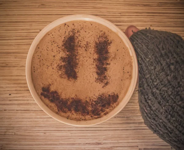 Mok Cappuccino Met Kaneel Als Ontbijt Kaneelpoeder Vorm Van Een — Stockfoto