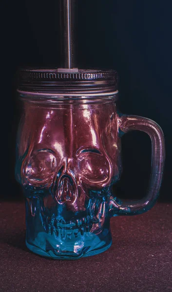 Glasbecher Form Eines Totenkopfes Für Heiligenfeste Gruselig Transparente Tasse Aus — Stockfoto