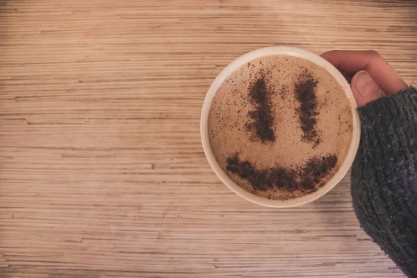 Tasse Cappuccino Mit Zimt Zum Frühstück Zimtpulver Form Eines Smileys — Stockfoto