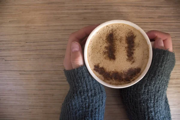 Mok Cappuccino Met Kaneel Voor Het Ontbijt Kaneelpoeder Vorm Van — Stockfoto