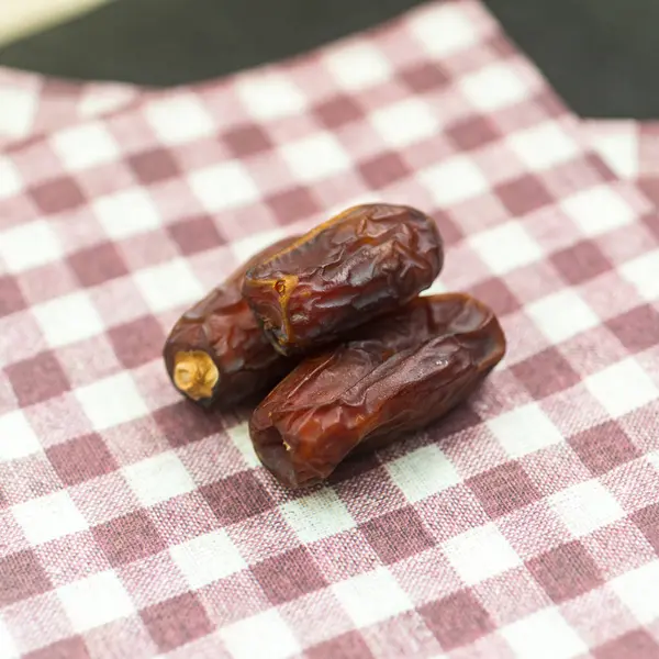 Fruit-verse dadels voor Ramadan. — Stockfoto