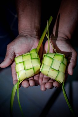 El cupping Ketupat kılıfı. 