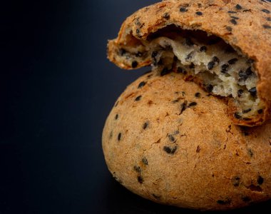 Siyah arka plan üzerinde Japon Mochi Çörekler