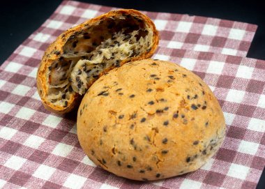 Japon Mochi Çörekler Damalı Serviette üzerinde