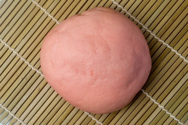 Japanskt mellanmål-rosa melon Pan på rotting matta — Stockfoto