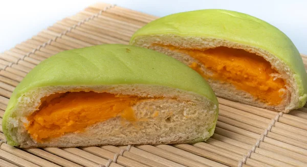 Japán snack-zöld dinnye Pan egy rattan mat — Stock Fotó