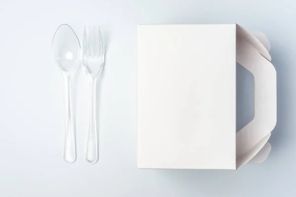 Caja de comida rápida de cartón blanco, embalaje para almuerzo y plástico f —  Fotos de Stock