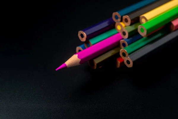 Concepto de diversidad. Lápices de colores en el fondo aislado —  Fotos de Stock