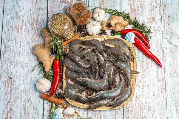 Fresh Tiger Prawns on a rattan plate surrounded by fresh raw ing — Stock Photo, Image