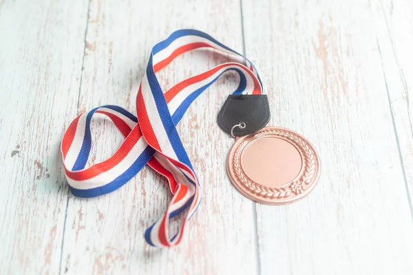 Medalla Deportiva sobre fondo de madera . —  Fotos de Stock