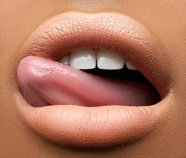 Makro Und Nahaufnahme Kreatives Make Thema Schöne Dunkelhäutige Weibliche Lippen — Stockfoto