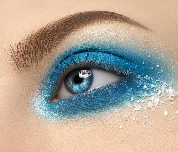 Μακροεντολή Και Close Δημιουργικό Μακιγιάζ Θέμα Όμορφη Θηλυκή Μάτι Μπλε — Φωτογραφία Αρχείου