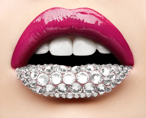 Tema Maquillaje Creativo Macro Primer Plano Hermosos Labios Femeninos Con Imágenes De Stock Sin Royalties Gratis