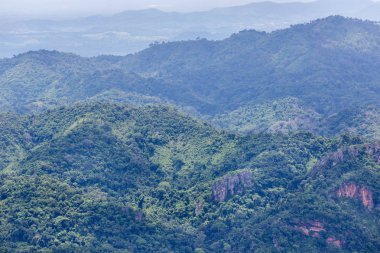 Yağmur ormanları dağlar Tayland üzerinden yüksek açı yatay görünüm