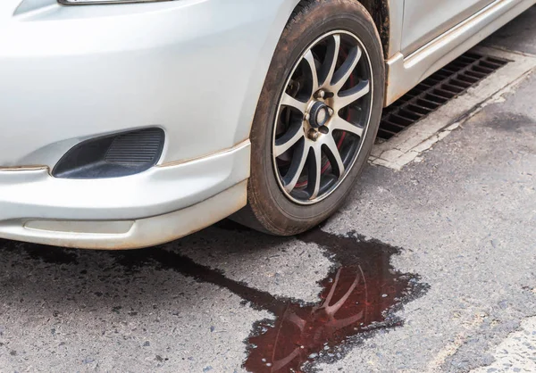 Water Leaking Car Radiator Problem Road — Stock Photo, Image