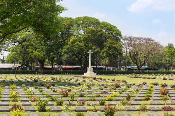 公共战争公墓 拜战争公墓 在北碧府泰国的盟军战俘历史纪念碑 — 图库照片